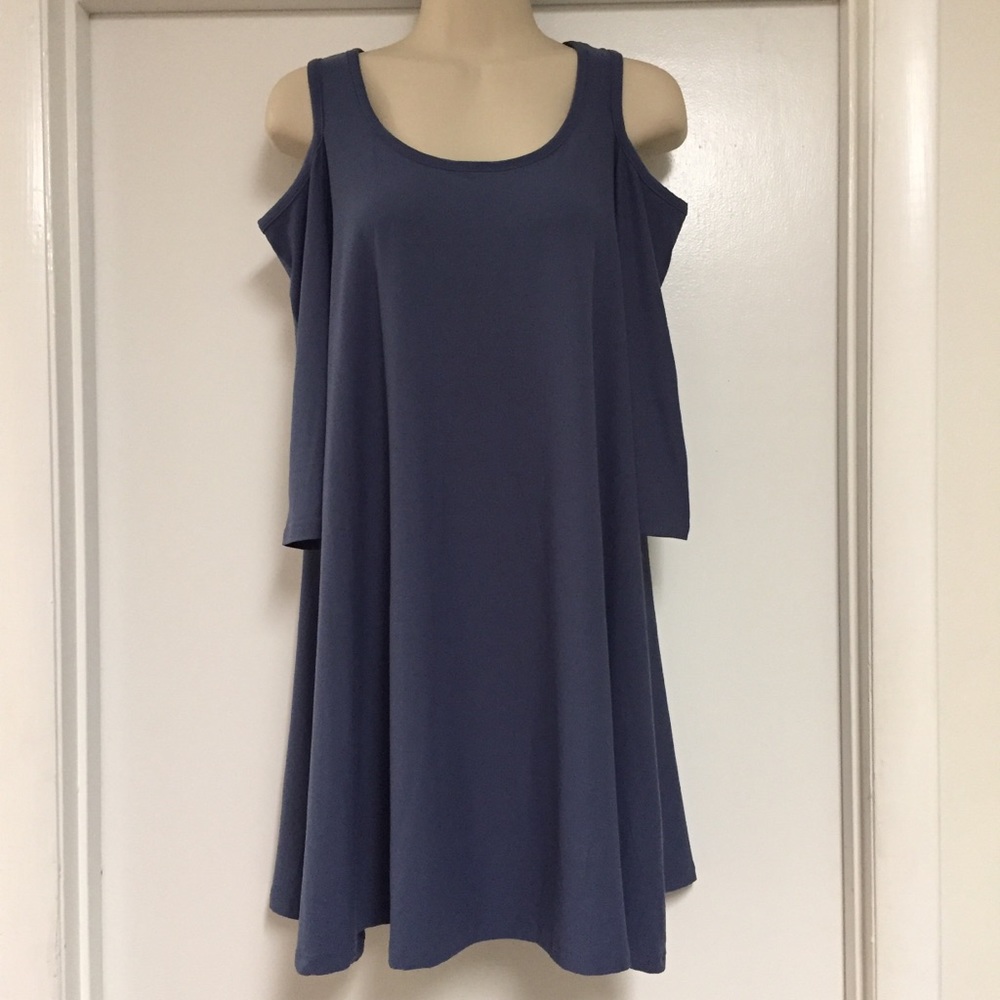 Open shoulder blue dress ✨